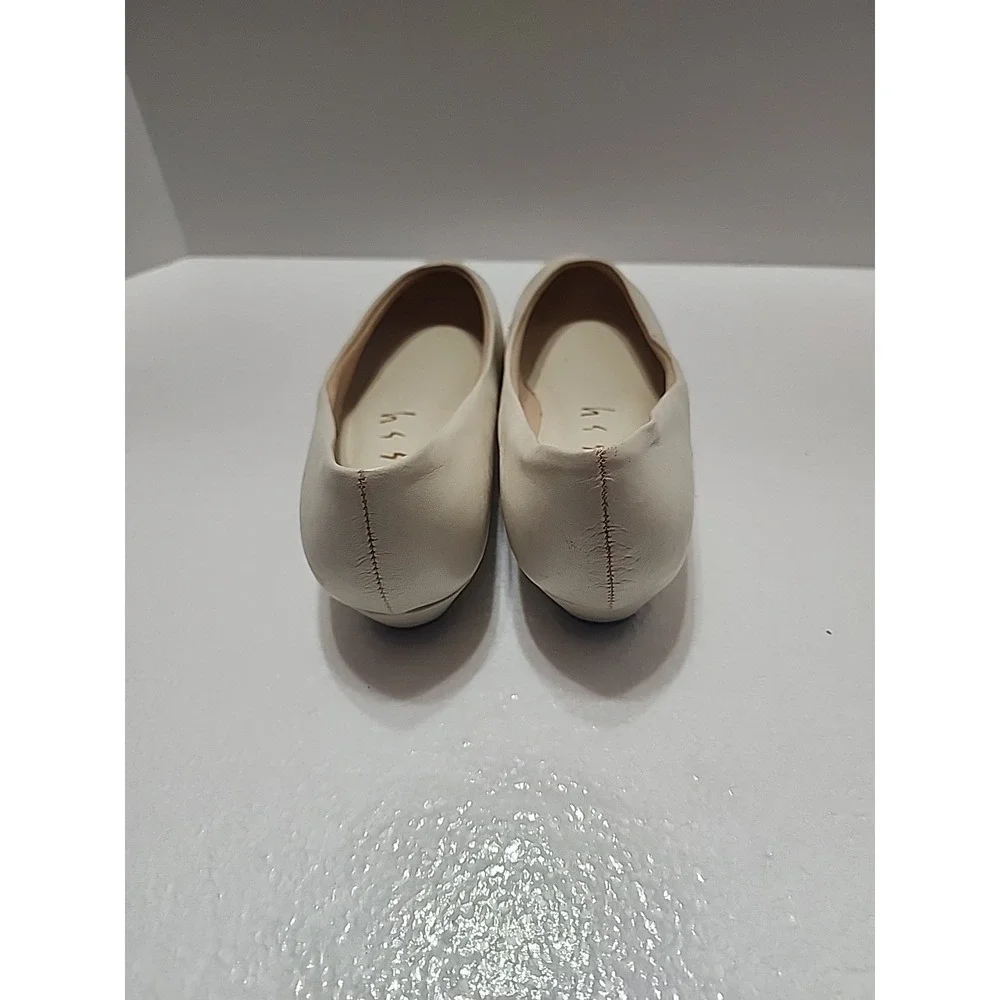 Sassy Beige Flats Size 8w